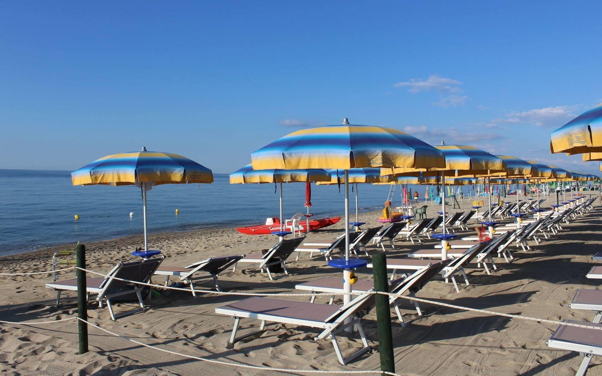 Villaggio Camping Lungomare Cropani Exteriör bild